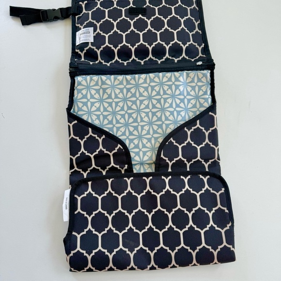 Skip Hop Pronto Baby Portable Changing Station & Diaper Changing Pad Clutch Onyx - Picture 10 of 16